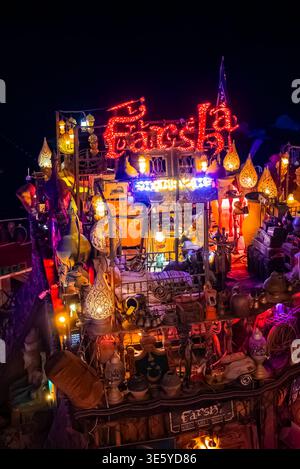 Farsha Mountain Lounge Cafe di notte a Sharm El Sheikh, Egitto Foto Stock