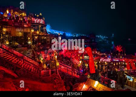 Farsha Mountain Lounge di notte a Sharm El Sheikh, Egitto Foto Stock
