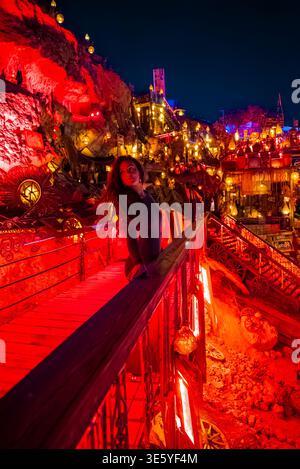 Scena notturna al Farsha Mountain Lounge a Sharm El Sheikh Foto Stock