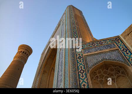 BUKHARA, UZBEKISTAN - 09 SETTEMBRE 2022: Frammento dell'insieme architettonico di poi Kalon, Bukhara. Repubblica dell'Uzbekistan Foto Stock