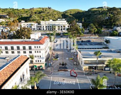 Vista di California Street e Main Street che guarda all'edificio del municipio nel centro di Ventura Foto Stock