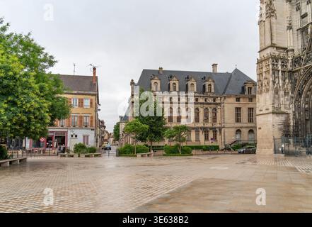 Impressione di Troyes, un comune e la capitale del dipartimento di Aube nella regione Grand Est della Francia nord-orientale. Foto Stock