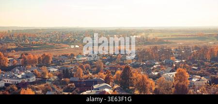 Vista autunnale della città di Suzdal dal campanile Foto Stock