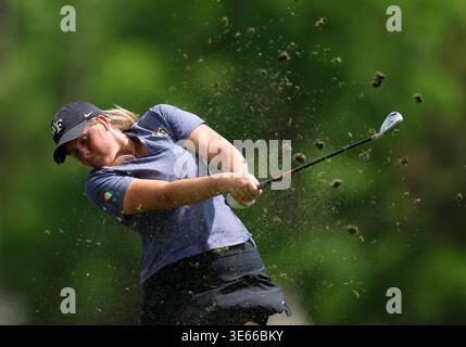 Augusta, Stati Uniti. 4 aprile 2026. Chloe Kovelesky colpisce un tee shot sulla dodicesima buca nell'ultimo round dell'Augusta National Women's Amateur all'Augusta National Golf Club sabato 4 aprile 2026 ad Augusta, Georgia. Maria Jose Marin della Colombia ha vinto l'Augusta National Women's Amateur con un punteggio di 14 under par. Foto di John Angelillo/UPI credito: UPI/Alamy Live News Foto Stock