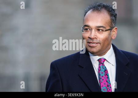 Krishnan Guru-Murthy, giornalista britannico, conduttore di notizie televisive e presentatore di Channel 4 News, Londra, Regno Unito Foto Stock