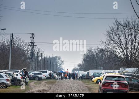 BELO BLATO, SERBIA - 7 FEBBRAIO 2026: Area di ingresso del mercato di Kobasicijada a Belo Blato, Serbia, Kobasicijada è una fiera rurale dedicata alla sausa Foto Stock
