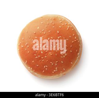 Vista dall'alto del panino con hamburger di sesamo isolato su bianco Foto Stock