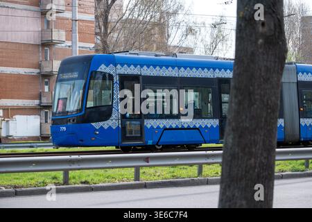 Kiev, Ucraina, 6 aprile 2026. Tram ad alta velocità di Kiev a Borshahivka Foto Stock