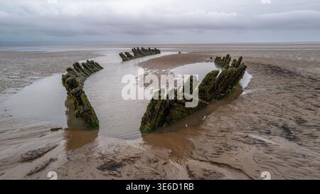 Aprile 2026 - la SS Nornen è un naufragio situato vicino a Berrow, Somerset, Inghilterra. Era una baracca norvegese che si arenò il 3 marzo 1897. Foto Stock