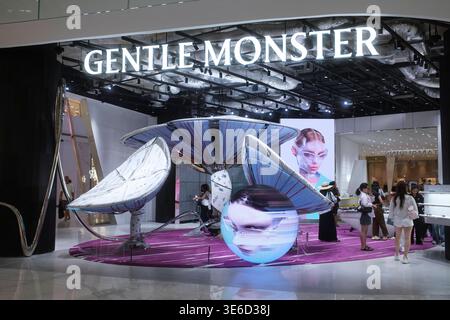 Haus Nowhere: Gentle Monster Laden im ICONSIAM - Bangkok - Tailandia, Januar 2026 *** Casa Nowhere Gentle Monster store presso ICONSIAM Bangkok Tailandia, gennaio 2026 Foto Stock