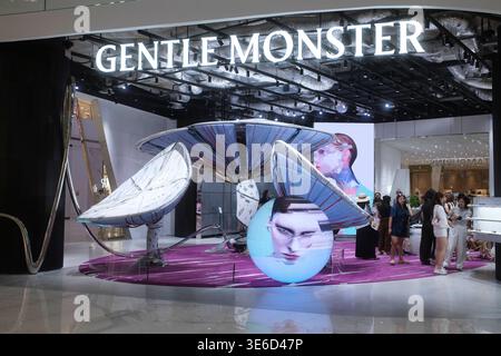 Haus Nowhere: Gentle Monster Laden im ICONSIAM - Bangkok - Tailandia, Januar 2026 *** Casa Nowhere Gentle Monster store presso ICONSIAM Bangkok Tailandia, gennaio 2026 Foto Stock