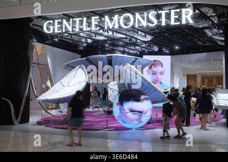 Haus Nowhere: Gentle Monster Laden im ICONSIAM - Bangkok - Tailandia, Januar 2026 *** Casa Nowhere Gentle Monster store presso ICONSIAM Bangkok Tailandia, gennaio 2026 Foto Stock
