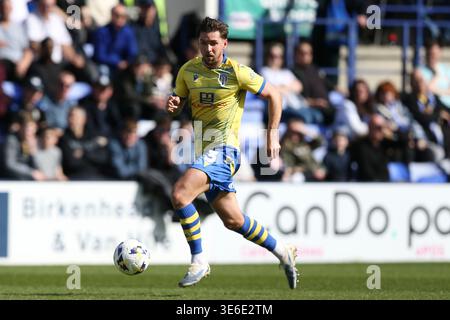 Birkenhead, Regno Unito. 6 aprile 2026. Ellis Iandolo di Colchester United in azione. EFL Skybet Football League Two Match, Tranmere Rovers contro Colchester United a Prenton Park, Birkenhead, Wirral lunedì 6 aprile 2026. Questa immagine può essere utilizzata solo per scopi editoriali. Solo per uso editoriale, .pic di Chris Stading/ credito: Andrew Orchard fotografia sportiva/Alamy Live News Foto Stock