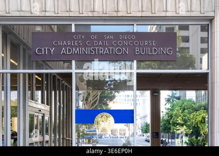 Uno degli ingressi al City of San Diego Administration Building a San Diego, California, USA. Foto Stock