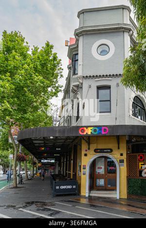 Vista esterna dello storico Oxford Hotel, un importante punto di riferimento LGBTQ+ e pub in Oxford Street nel quartiere di Darlinghurst. Foto Stock