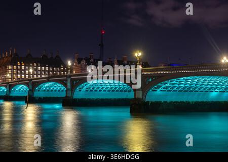 Londra, Regno Unito - 03.23.2025: London City Center at Night Foto Stock