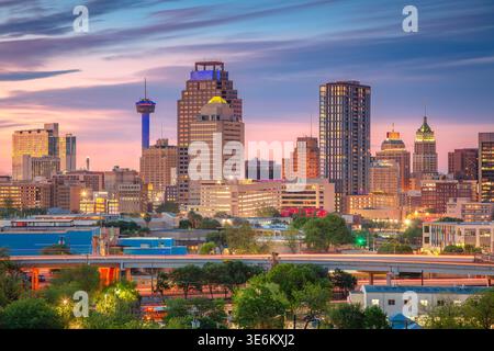San Antonio, Texas, Stati Uniti. Immagine aerea del centro di San Antonio, Texas, all'alba di primavera. Foto Stock