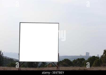cartellone bianco sul lato della strada Foto Stock