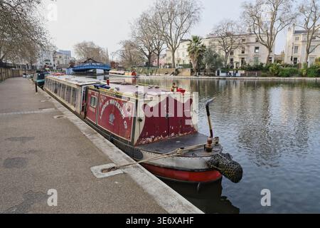 London Waterbus Company chiatta Perseus ormeggiata a Little Venice Londra Regno Unito marzo 2026 Foto Stock