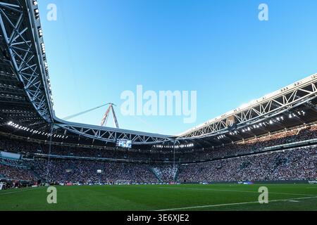 Una vista generale all'interno dello stadio durante la partita di calcio di serie A 2025/26 tra Juventus FC e Genoa CFC allo stadio Allianz di Torino Foto Stock