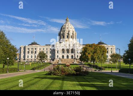 Vista frontale della facciata dell'edificio del Campidoglio nello stato del Minnesota a Saint Paul, Minnesota Foto Stock