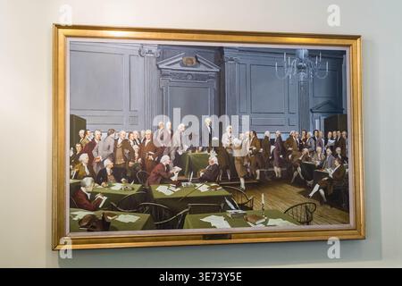 Dipinto incorniciato del secondo Congresso continentale che firma la dichiarazione di indipendenza, esposto sul muro dell'Independence Hall Foto Stock