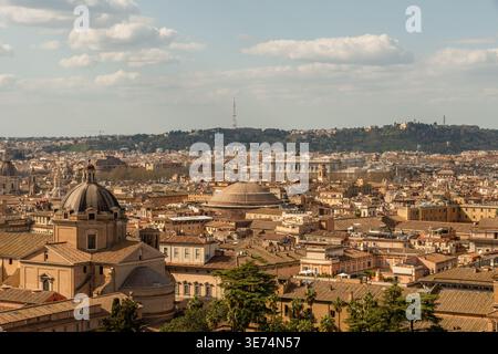 vista panoramica panoramica di Roma in primavera, Italia Foto Stock