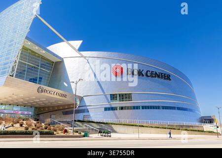 Tulsa, Oklahoma - 20 marzo 2026: Vista architettonica esterna del BOK Center, uno dei principali luoghi sportivi e di intrattenimento a Tulsa, Oklahoma. Foto Stock