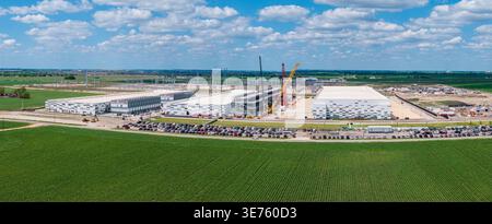 Hutto, Texas - 8 aprile 2026: Vista aerea dello Skybox Power Campus in costruzione per 4 milioni di piedi quadrati e 600 MW di potenza Foto Stock