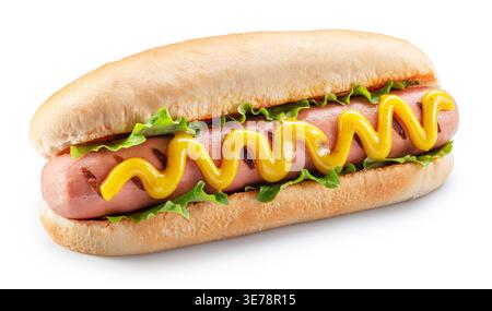Сlassic hot dog americano con salsiccia alla griglia, lattuga fresca e senape gialla, servito in un panino morbido. Isolato su sfondo bianco. Ritaglio pa Foto Stock