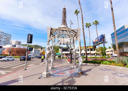Los Angeles, California - 29 gennaio 2026: La scultura Four Ladies of Hollywood Gazebo funge da punto di accesso alla famosa Walk of Fame di Holly Foto Stock