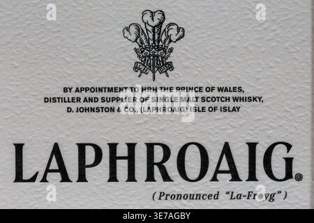 Royal Warrant del Regno Unito sulla scatola di Laphroaig Islay Single Malt Scotch Whisky - su nomina di S a R il Principe di Galles Foto Stock