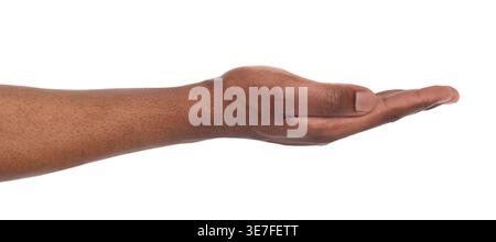 Mano dell'uomo Nero che tiene il palmo vuoto su sfondo bianco in studio Foto Stock