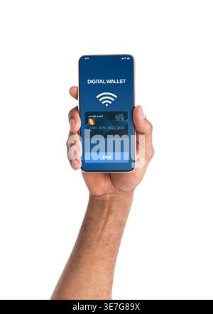 Mano di Black man che regge lo smartphone con applicazione portafoglio digitale su sfondo bianco in studio Foto Stock