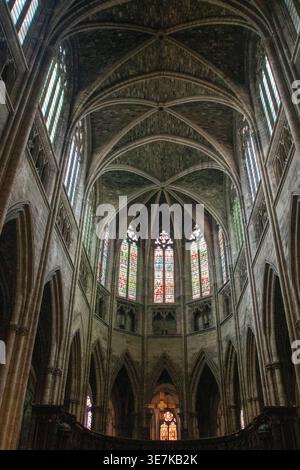 A Bordeaux, l'8, 30, 2025 Interiori della Cathédrale-Primatiale Saint-André, cattedrale di Sant'Andrea Foto Stock