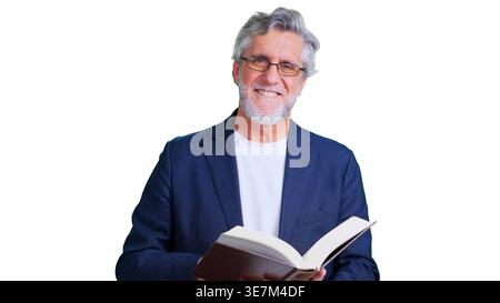 Uomo anziano sorridente che tiene un libro aperto per l'istruzione Foto Stock
