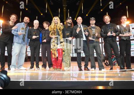 Riku Rajamaa, Topic, Michael Mittermeier Georg Listing, Bill Kaulitz, Tom Kaulitz, Der Graf, Mark Forster, Joris e Ryan Hennessy durante il radio Regenbogen Award 2026 all'Europa-Park il 10 aprile 2026 a Rust, Germania Foto Stock