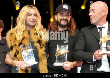 Bill Kaulitz, Tom Kaulitz e Der Graf durante il radio Regenbogen Award 2026 all'Europa-Park il 10 aprile 2026 a Rust, Germania Foto Stock