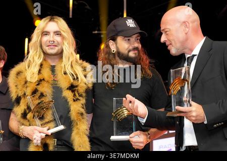 Bill Kaulitz, Tom Kaulitz e Der Graf durante il radio Regenbogen Award 2026 all'Europa-Park il 10 aprile 2026 a Rust, Germania Foto Stock