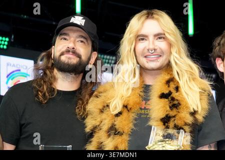 Tom Kaulitz e Bill Kaulitz durante il radio Regenbogen Award 2026 all'Europa-Park il 10 aprile 2026 a Rust, Germania Foto Stock
