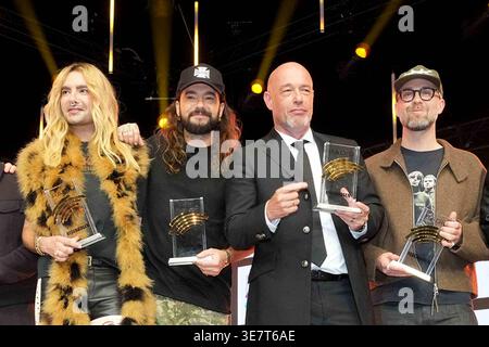 Bill Kaulitz, Tom Kaulitz, Der Graf e Mark Forster durante il radio Regenbogen Award 2026 all'Europa-Park il 10 aprile 2026 a Rust, Germania radio Regenbogen Award all'Europapark di Rust, Germania *** Bill Kaulitz, Tom Kaulitz, Der Graf e Mark Forster durante il radio Regenbogen Award 2026 all'Europa Park il 10 aprile 2026 a Rust, Germania radio Regenbogen Award all'Europaparbogen Award in Germania Foto Stock