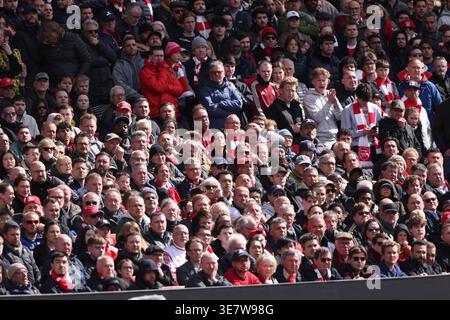Londra, Regno Unito. 11 aprile 2026. Tifosi dell'Arsenal alla partita Arsenal vs AFC Bournemouth EPL, all'Emirates Stadium di Londra, Regno Unito l'11 aprile 2026. Crediti: Paul Marriott/Alamy Live News Foto Stock