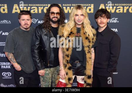 Gustav Schäfer, Tom Kaulitz, Bill Kaulitz e Georg Listing dal Tokio Hotel alla cerimonia di premiazione del 26° radio Regenbogen Award 2026 nell'Europa-Park Arena. Ruggine, 04/10/2026 Foto Stock