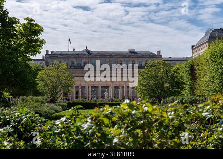Parigi, Francia, 04.10.2026. Vista sul Palais-Royal, un ex palazzo reale francese situato nel 1° arrondissement di Parigi. Foto Stock