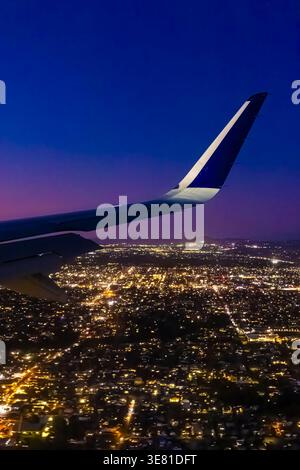 Volo Delta in arrivo a San Diego, California, Stati Uniti Foto Stock