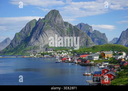 Vista panoramica di Reine, Lofoten, Norvegia Foto Stock