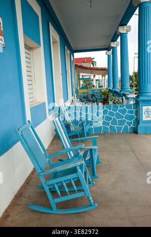 Cuba, regione di Pinar del Rio, Viñales (Vinales). Veranda anteriore. Foto Stock