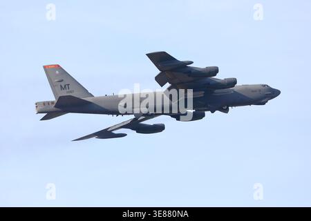 Un Boeing B-52H Stratofortress della US Air Force, in partenza dalla base aerea RAF Fairford nel Regno Unito, il 19 marzo 2026, durante l'operazione Epic Fury. Foto Stock