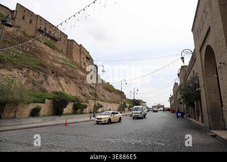 Erbil. 12 aprile 2026. Questa foto scattata il 12 aprile 2026 mostra una vista della Cittadella di Erbil nel centro di Erbil, Iraq. Crediti: Khalil Dawood/Xinhua/Alamy Live News Foto Stock