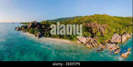 Scoprite la splendida spiaggia di Anse Source d'Argent sull'isola di la Digue alle Seychelles Foto Stock